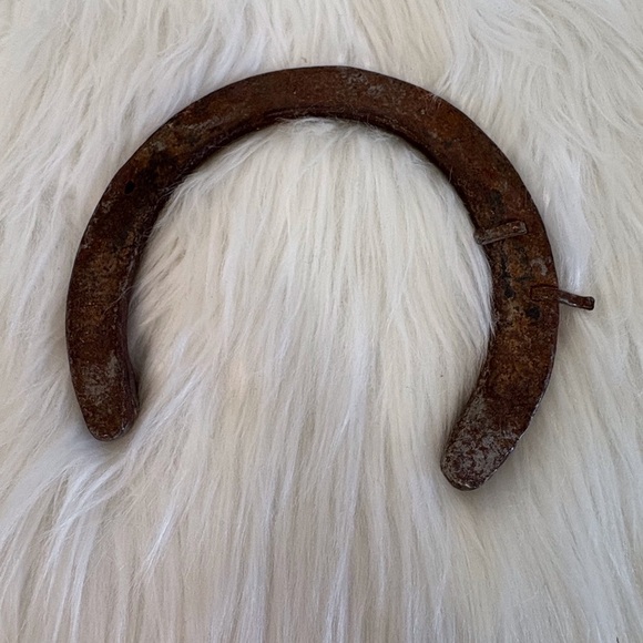 Vintage Rustic Horseshoe Decor - Picture 3 of 3